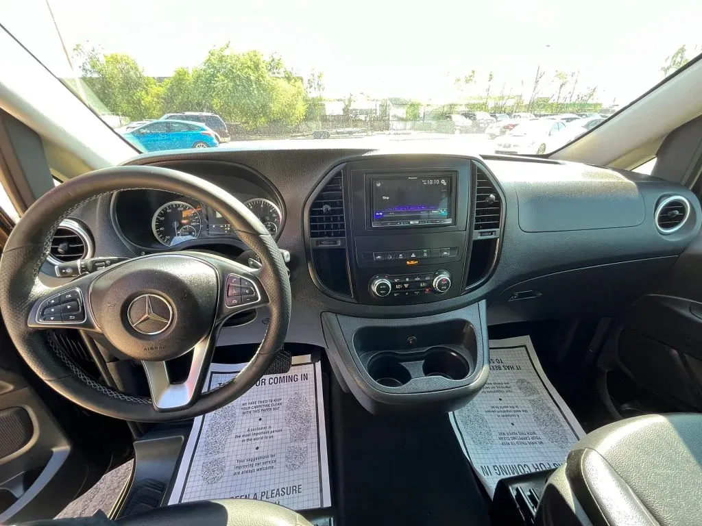 Mercedes-Benz Metris photo 15
