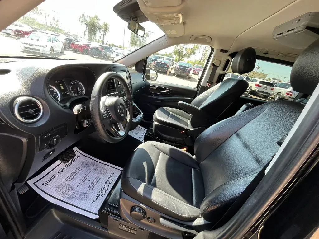 Mercedes-Benz Metris photo 6