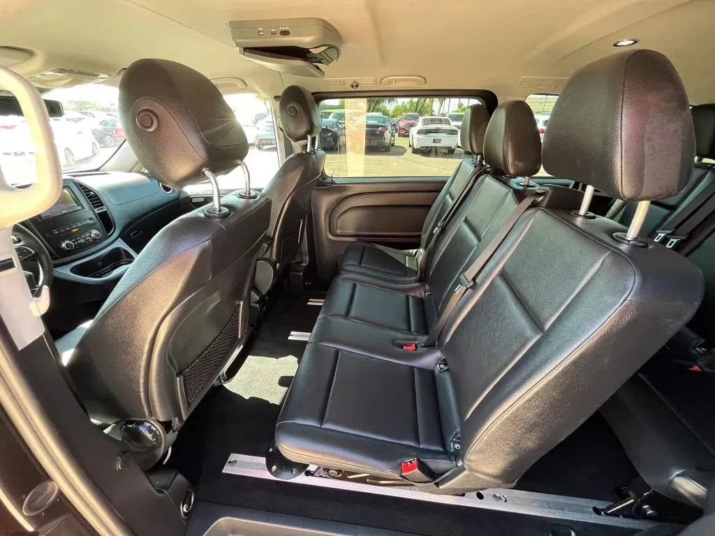 Mercedes-Benz Metris photo 8
