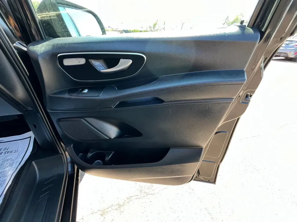 Mercedes-Benz Metris photo 12