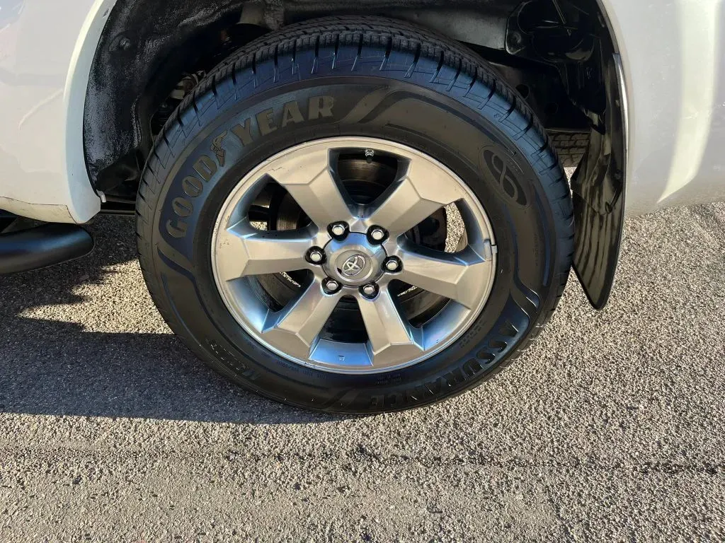 Toyota 4Runner photo 17