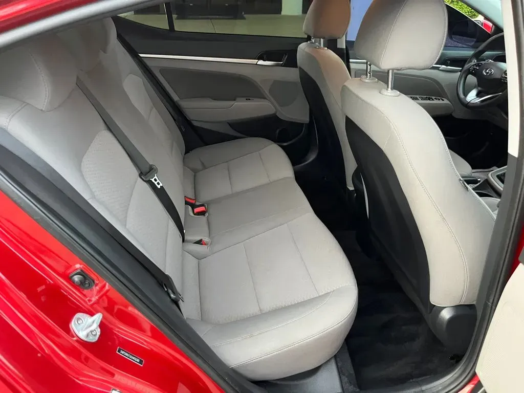Hyundai Elantra photo 13