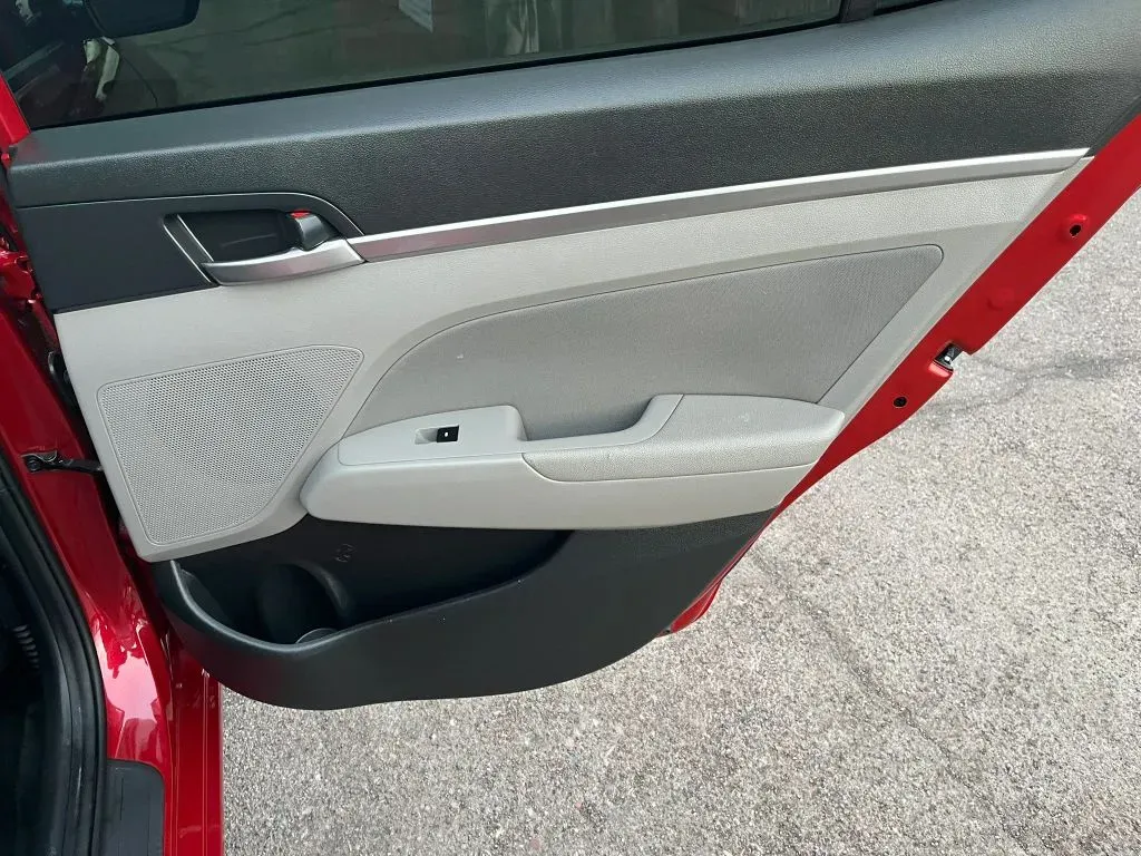 Hyundai Elantra photo 14