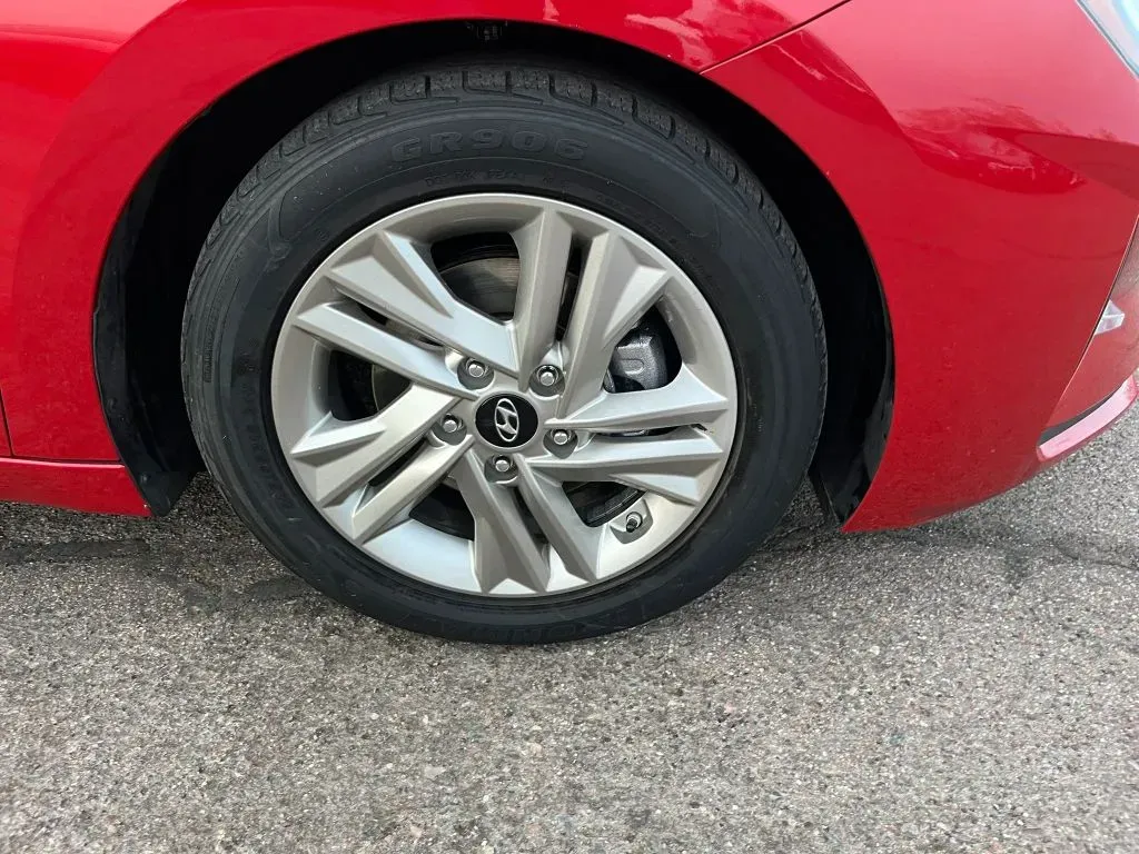 Hyundai Elantra photo 18