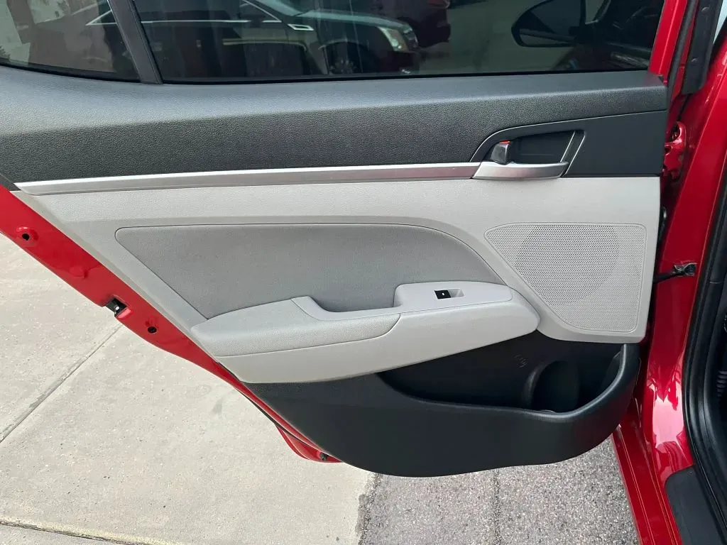 Hyundai Elantra photo 10
