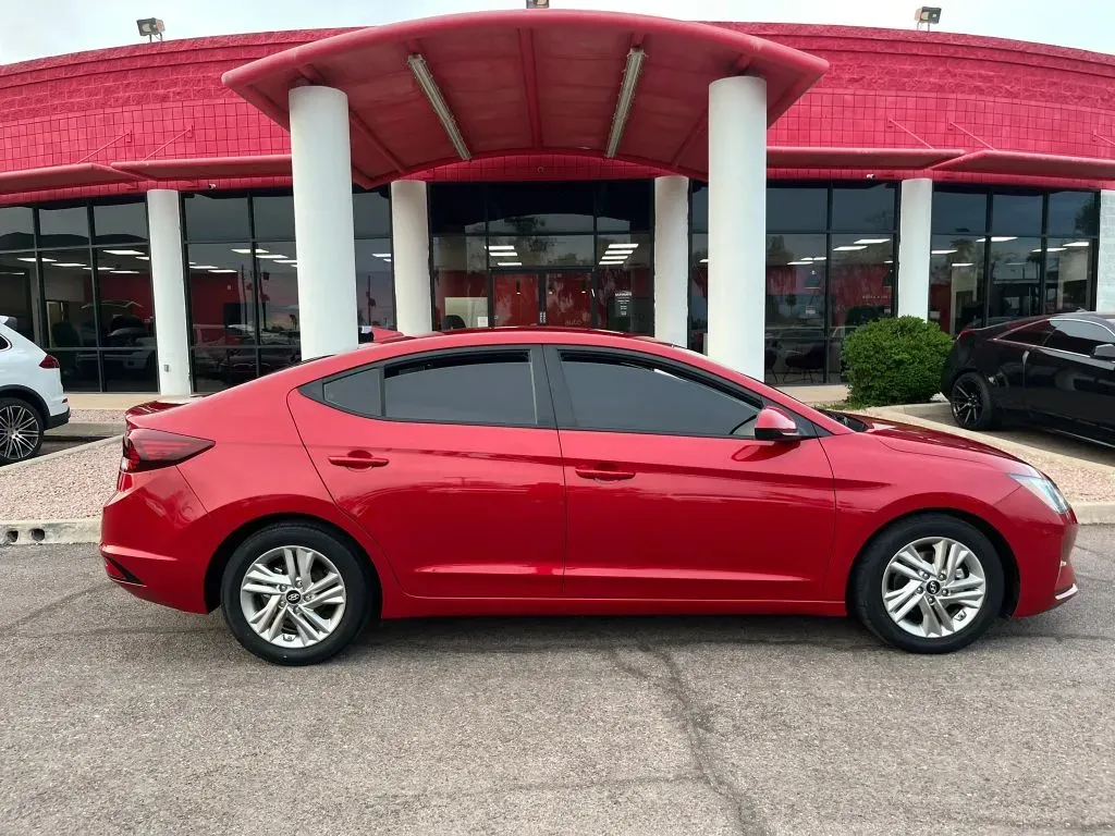 Hyundai Elantra photo 5