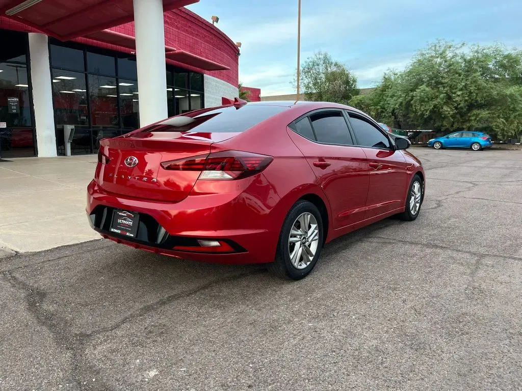 Hyundai Elantra photo 6