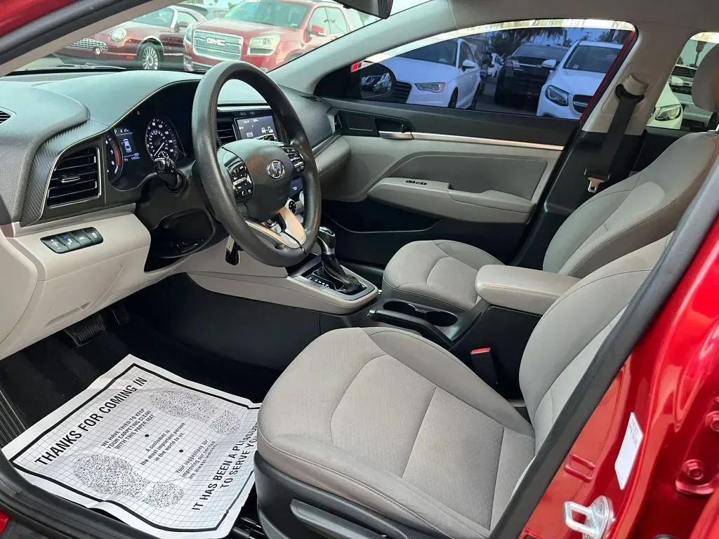 Hyundai Elantra photo 7