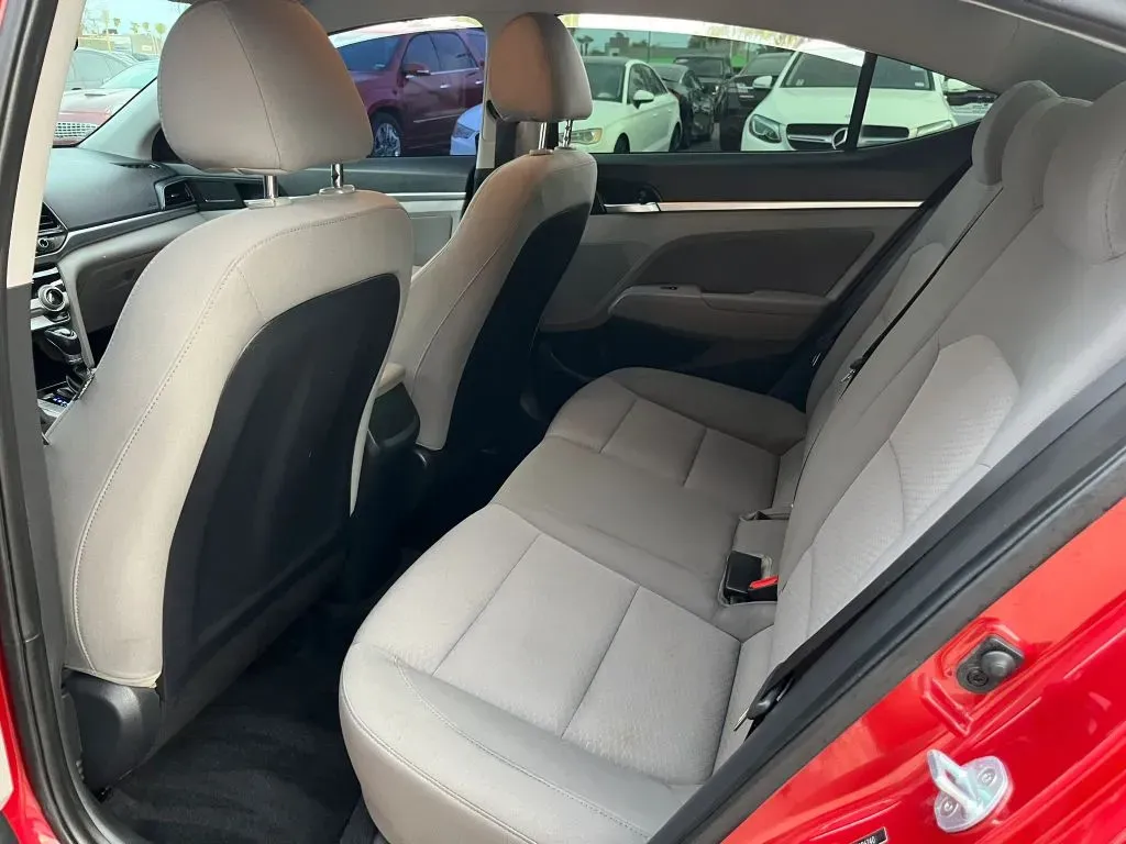Hyundai Elantra photo 9