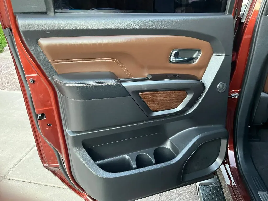 Nissan Titan photo 11