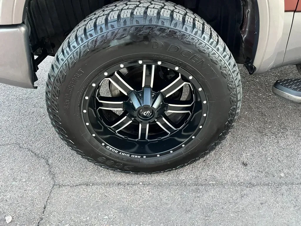 Nissan Titan photo 17