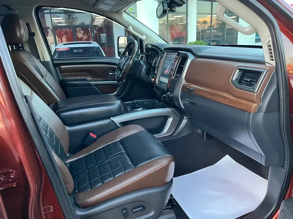 Nissan Titan photo 12