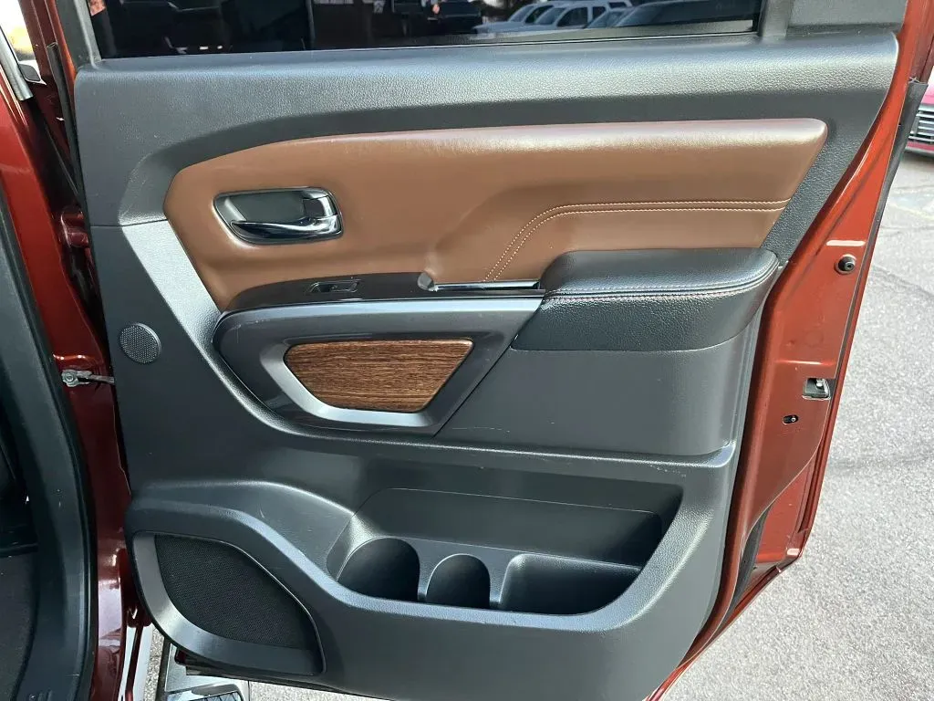 Nissan Titan photo 16