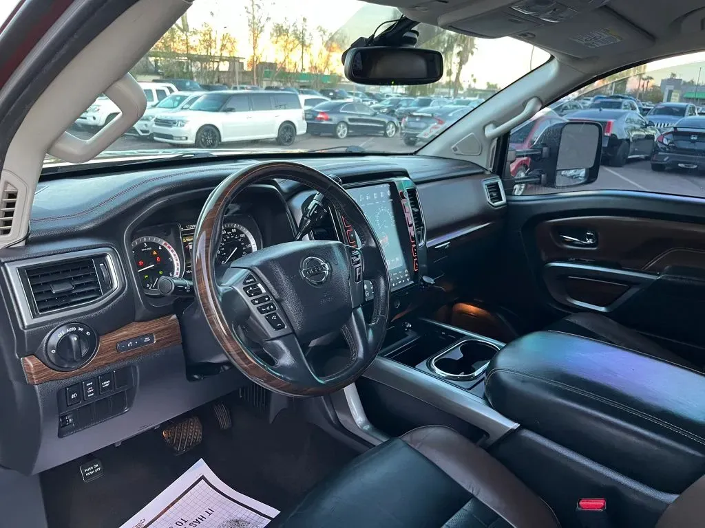 Nissan Titan photo 8