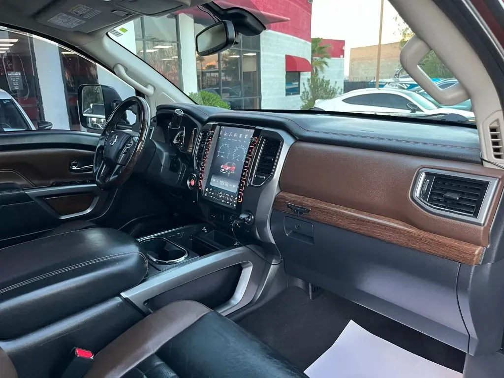 Nissan Titan photo 13