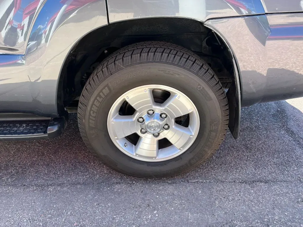 Toyota 4Runner photo 19