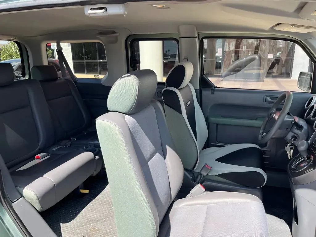 Honda Element photo 16