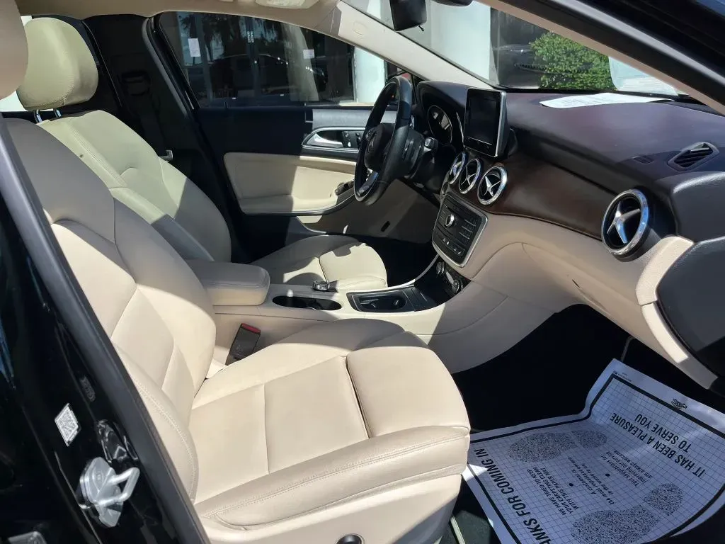 Mercedes-Benz GLA photo 13