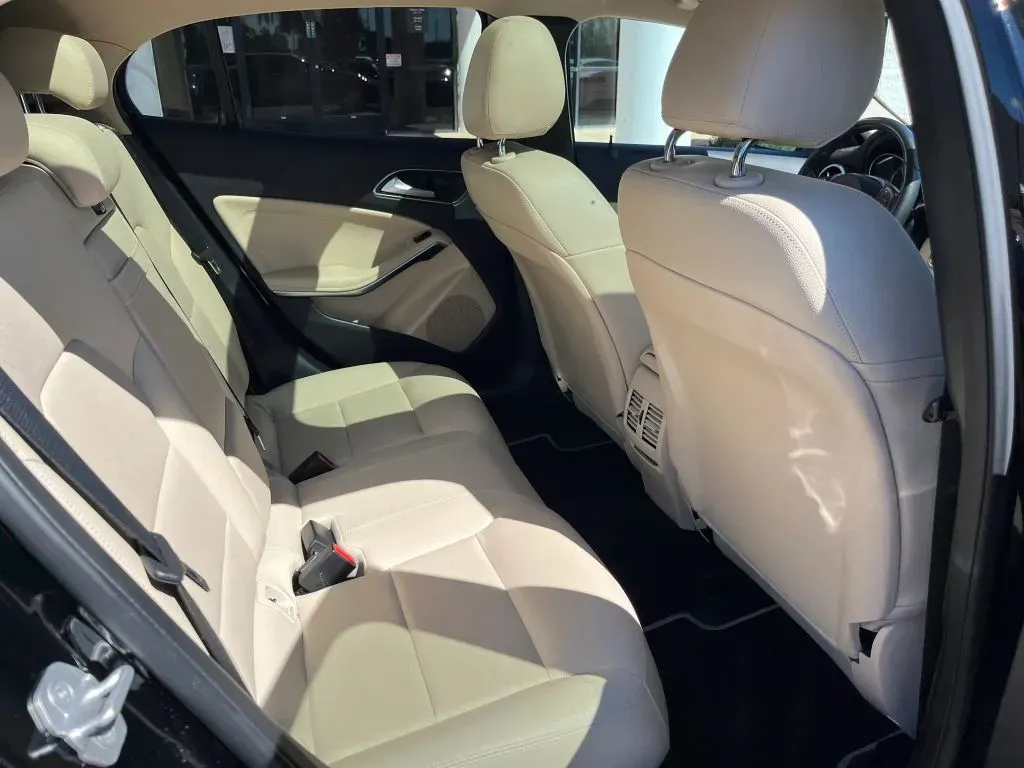 Mercedes-Benz GLA photo 16