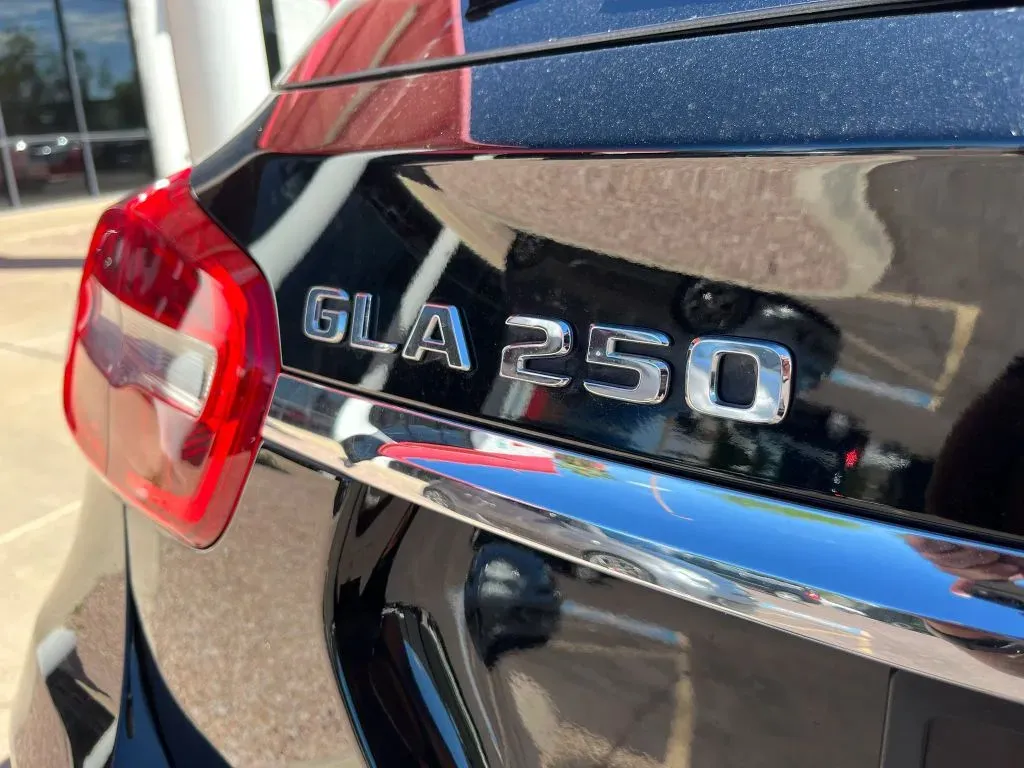 Mercedes-Benz GLA photo 24