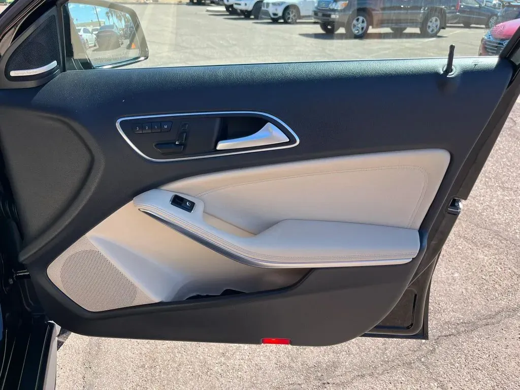 Mercedes-Benz GLA photo 15