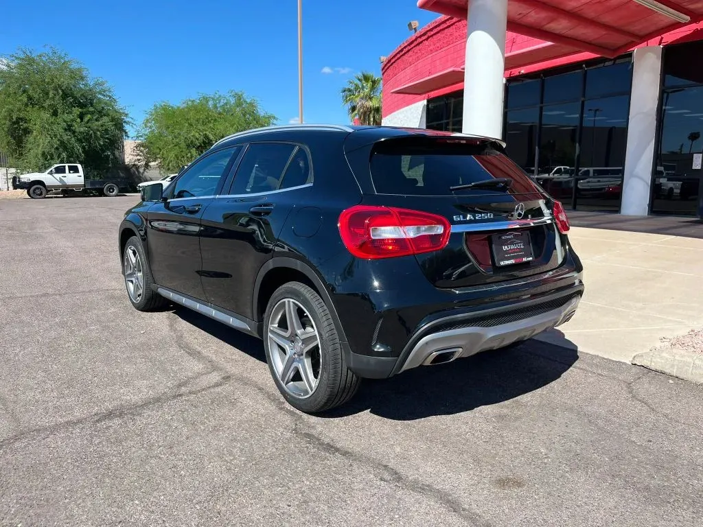 Mercedes-Benz GLA photo 3