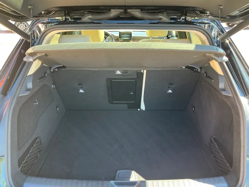 Mercedes-Benz GLA photo 11