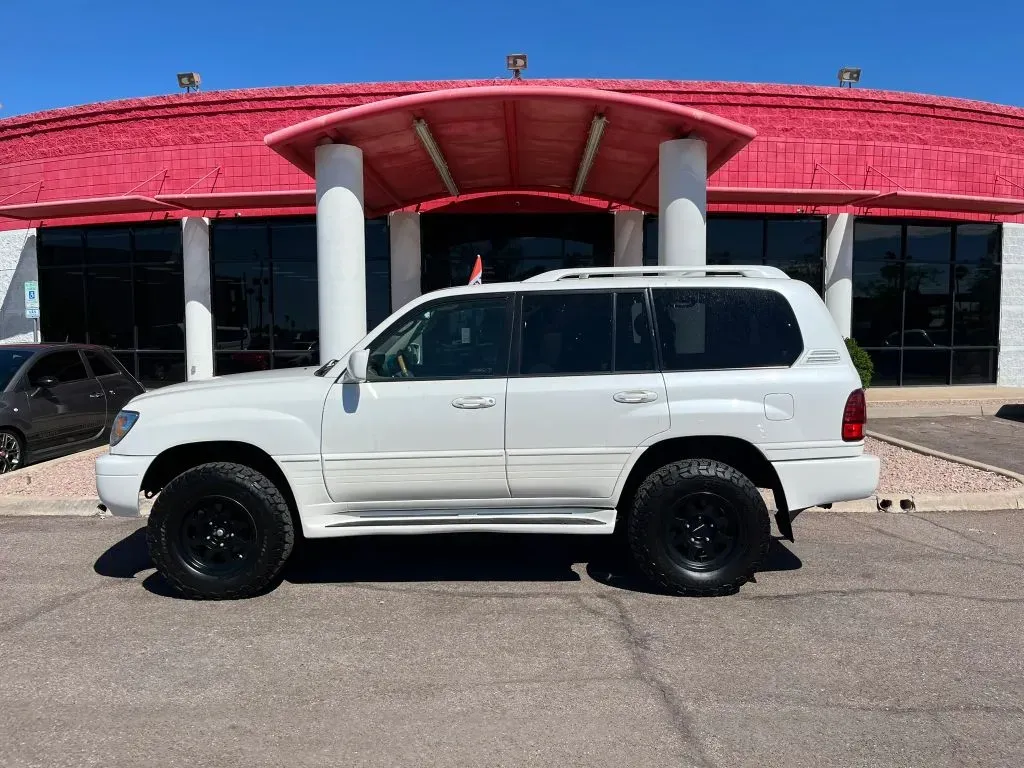 Lexus LX photo 2