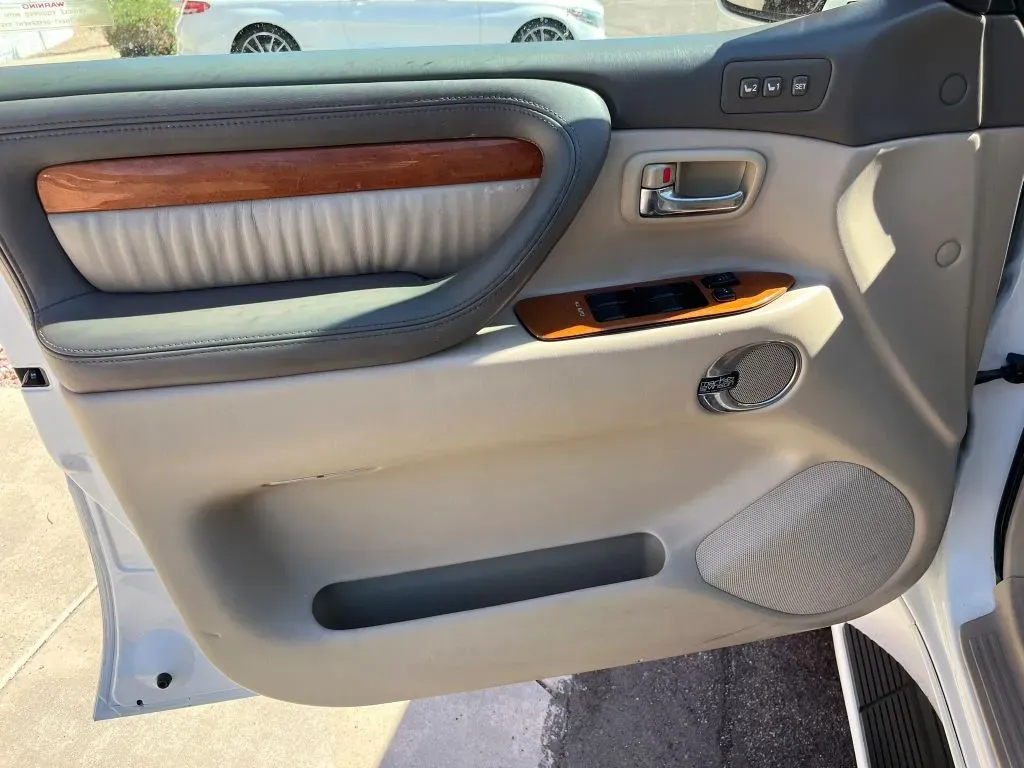 Lexus LX photo 9