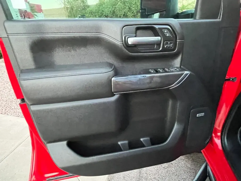 Chevrolet Silverado photo 8