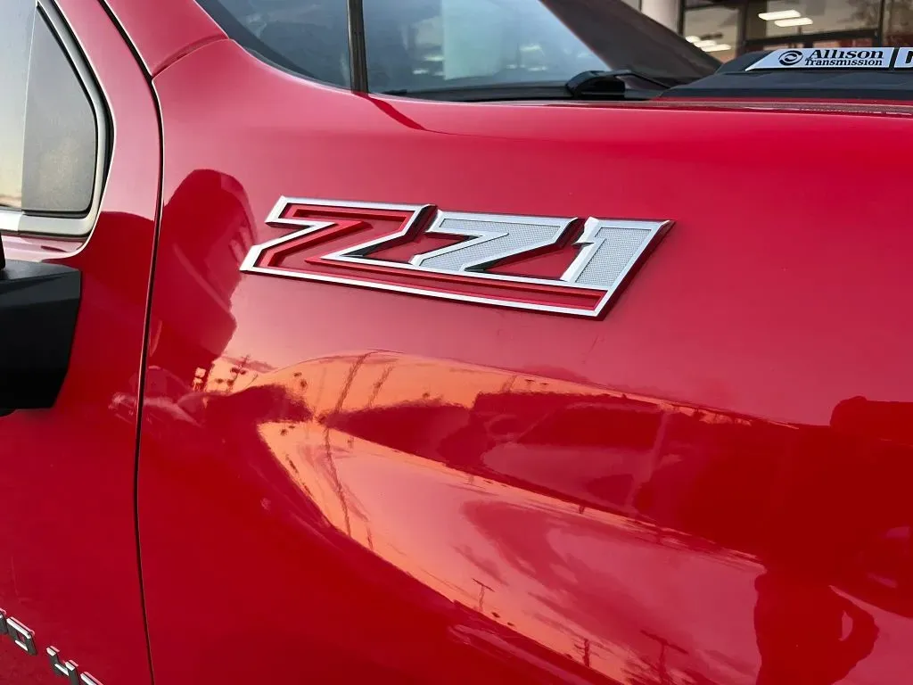 Chevrolet Silverado photo 19
