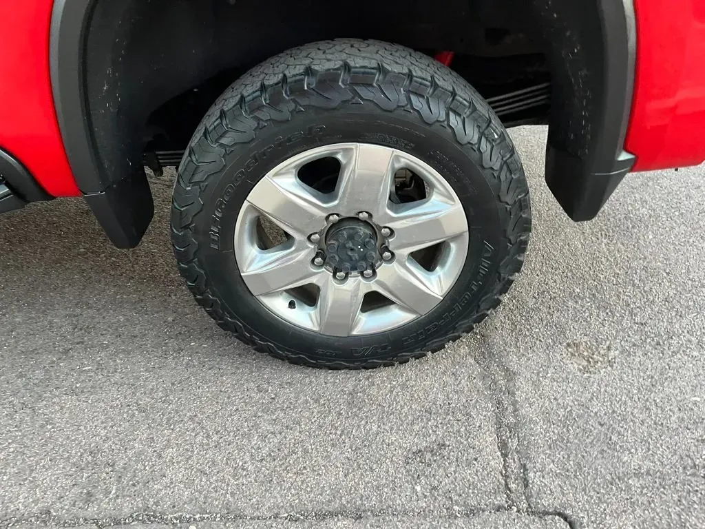 Chevrolet Silverado photo 16