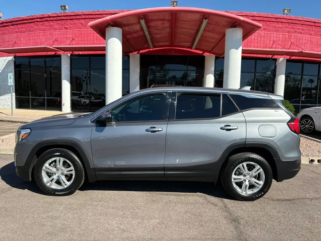GMC Terrain photo 2