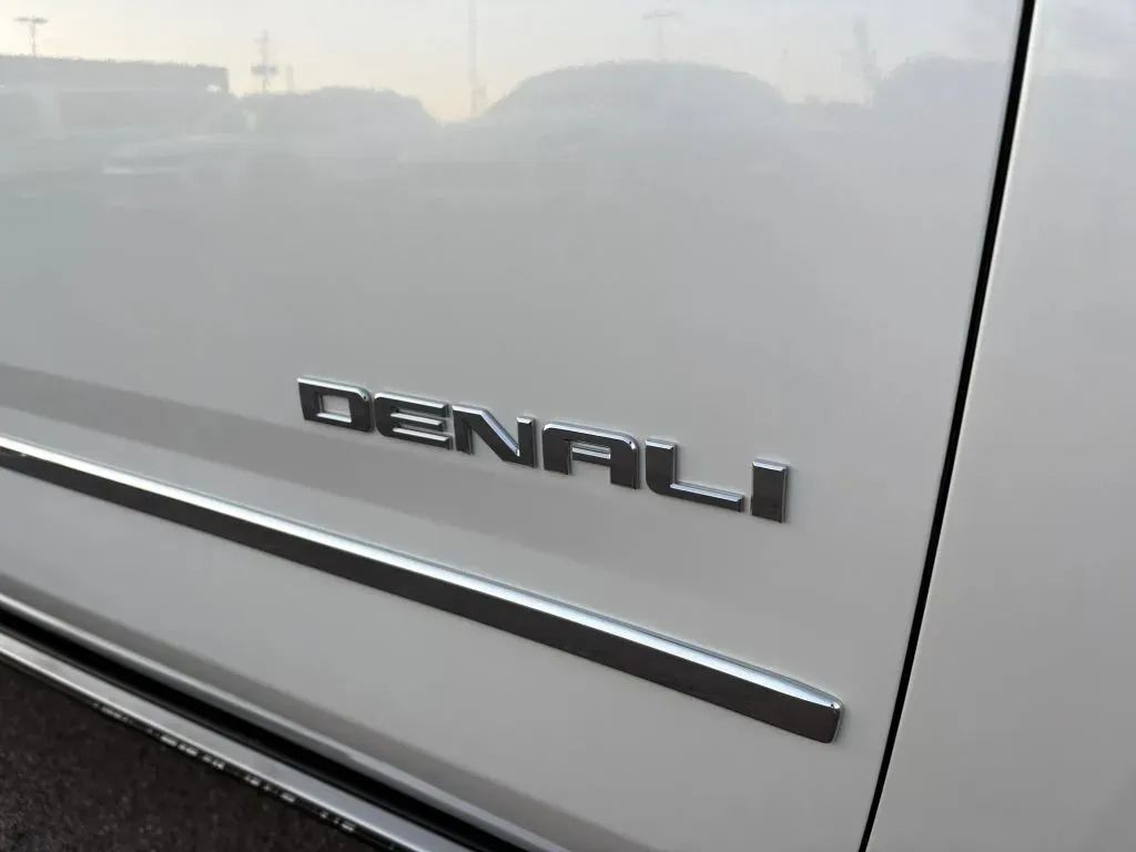 GMC Yukon XL photo 26