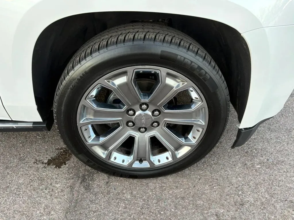 GMC Yukon XL photo 25