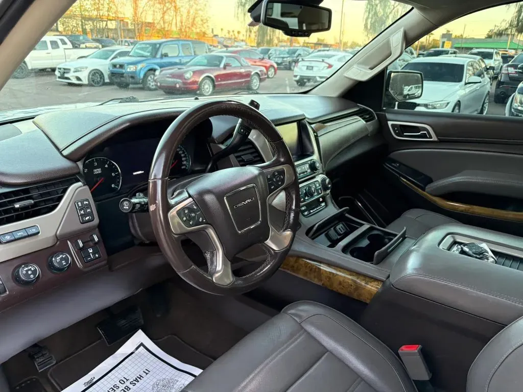 GMC Yukon XL photo 8