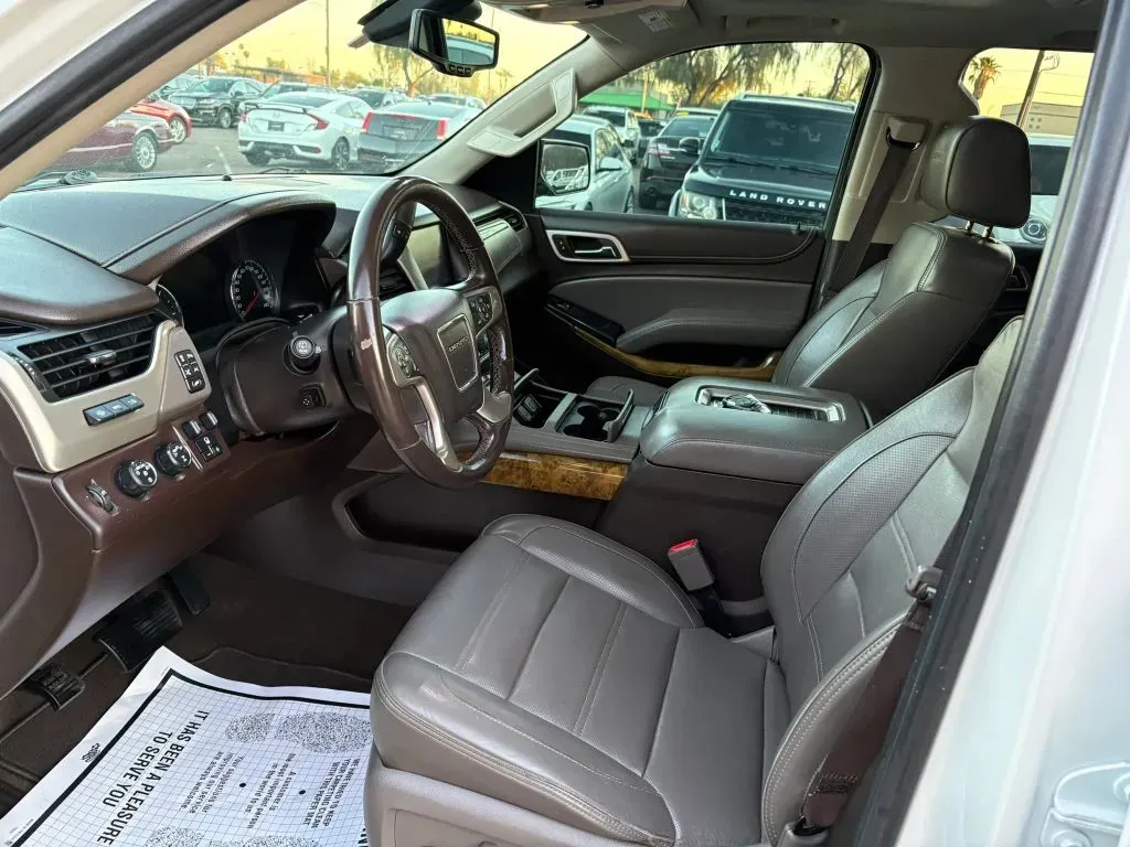 GMC Yukon XL photo 7