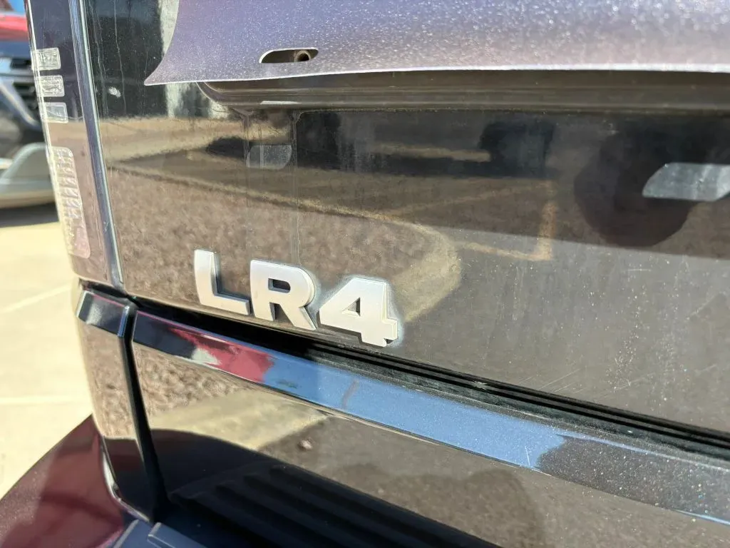 Land Rover LR4 photo 23