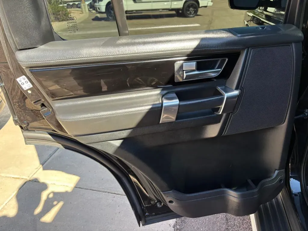 Land Rover LR4 photo 11