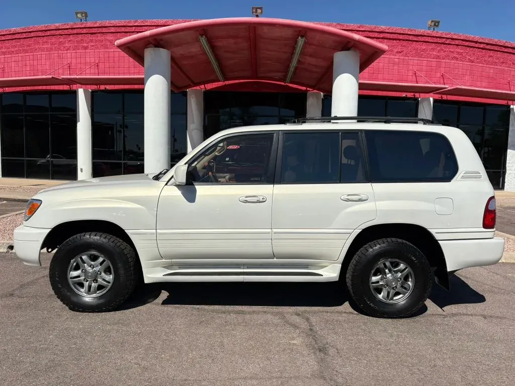 Lexus LX photo 2