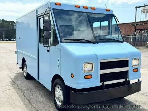 More photos of 2006 Ford E350HD E-350 SD at Triangle Truck Center Inc., NC