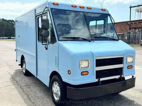 More photos of 2006 Ford E350HD E-350 SD at Triangle Truck Center Inc., NC