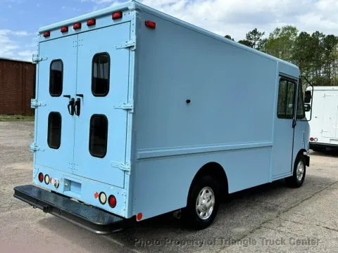 More photos of 2006 Ford E350HD E-350 SD at Triangle Truck Center Inc., NC