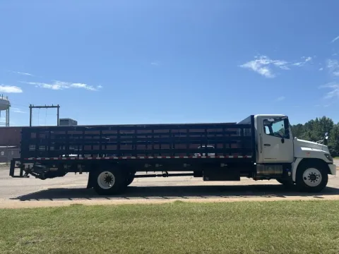 More photos of 2019 Hino 268 J08E at Triangle Truck Center Inc., NC