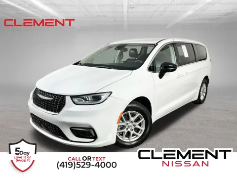 White 2024 Chrysler Pacifica Touring L for sale in Mansfield, OH