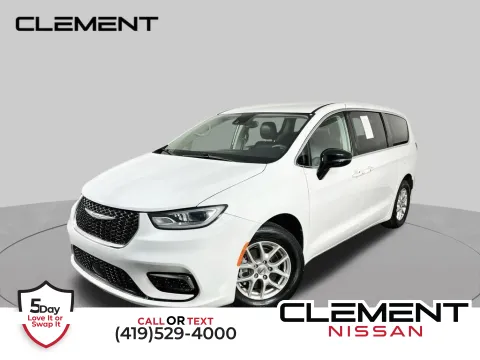 White 2024 Chrysler Pacifica Touring L for sale in Mansfield, OH