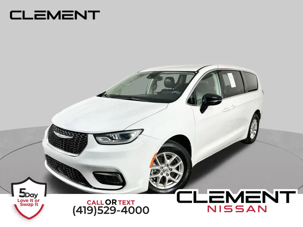 White 2024 Chrysler Pacifica Touring L for sale in Mansfield, OH