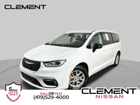 White 2024 Chrysler Pacifica Touring L for sale in Mansfield, OH