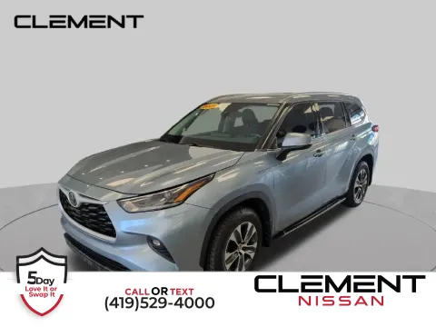 Gray 2021 Toyota Highlander XLE for sale in Mansfield, OH