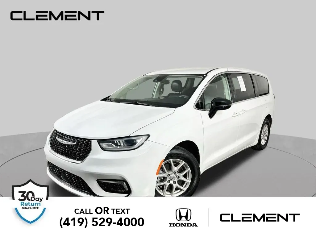 White 2024 Chrysler Pacifica Touring L for sale in Mansfield, OH